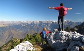 22 Croce umana sul sasso più alto del Cantarso...